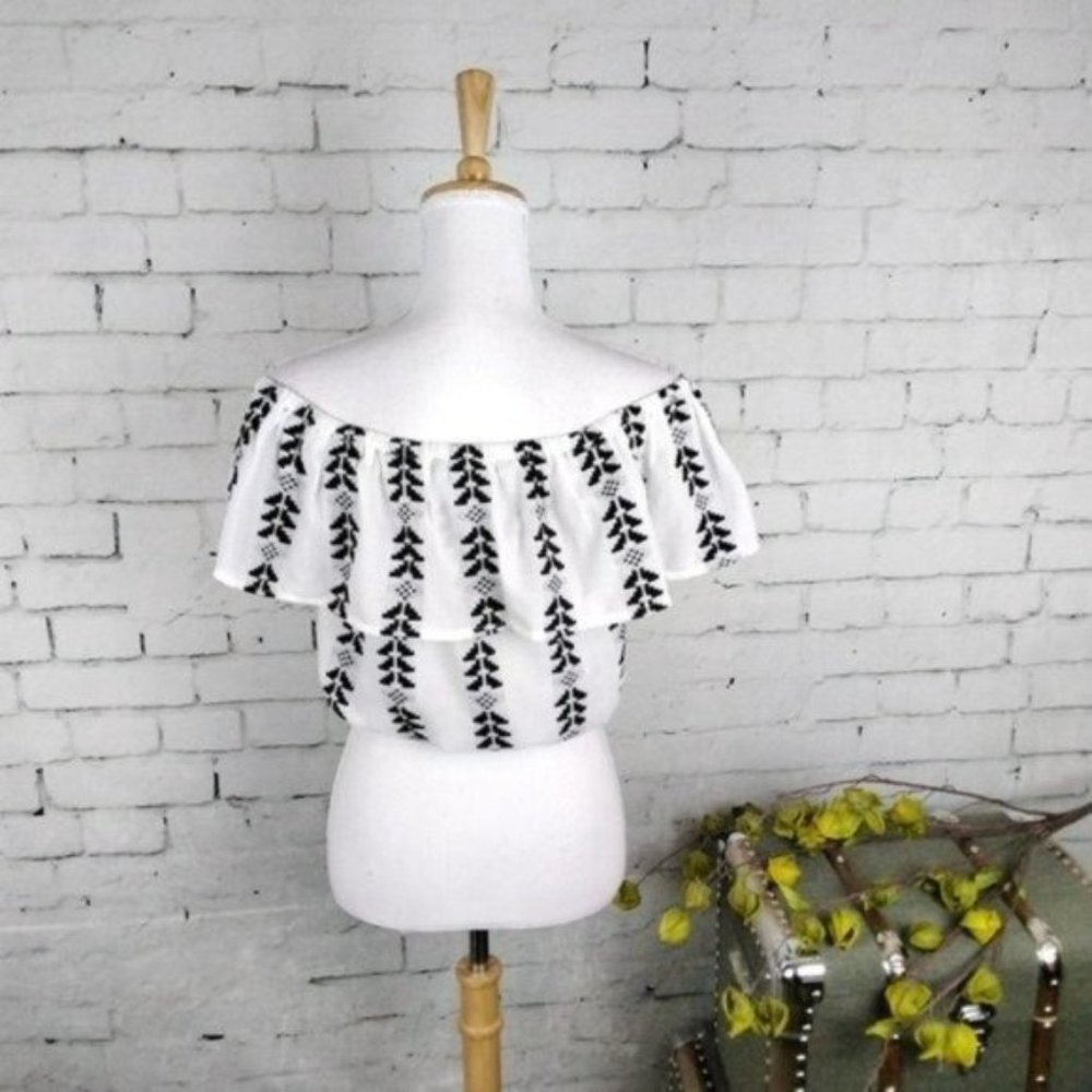 Elan Ruffled Off The Shoulder Cropped Top In Black And White Size M & L - Picture 3 of 9